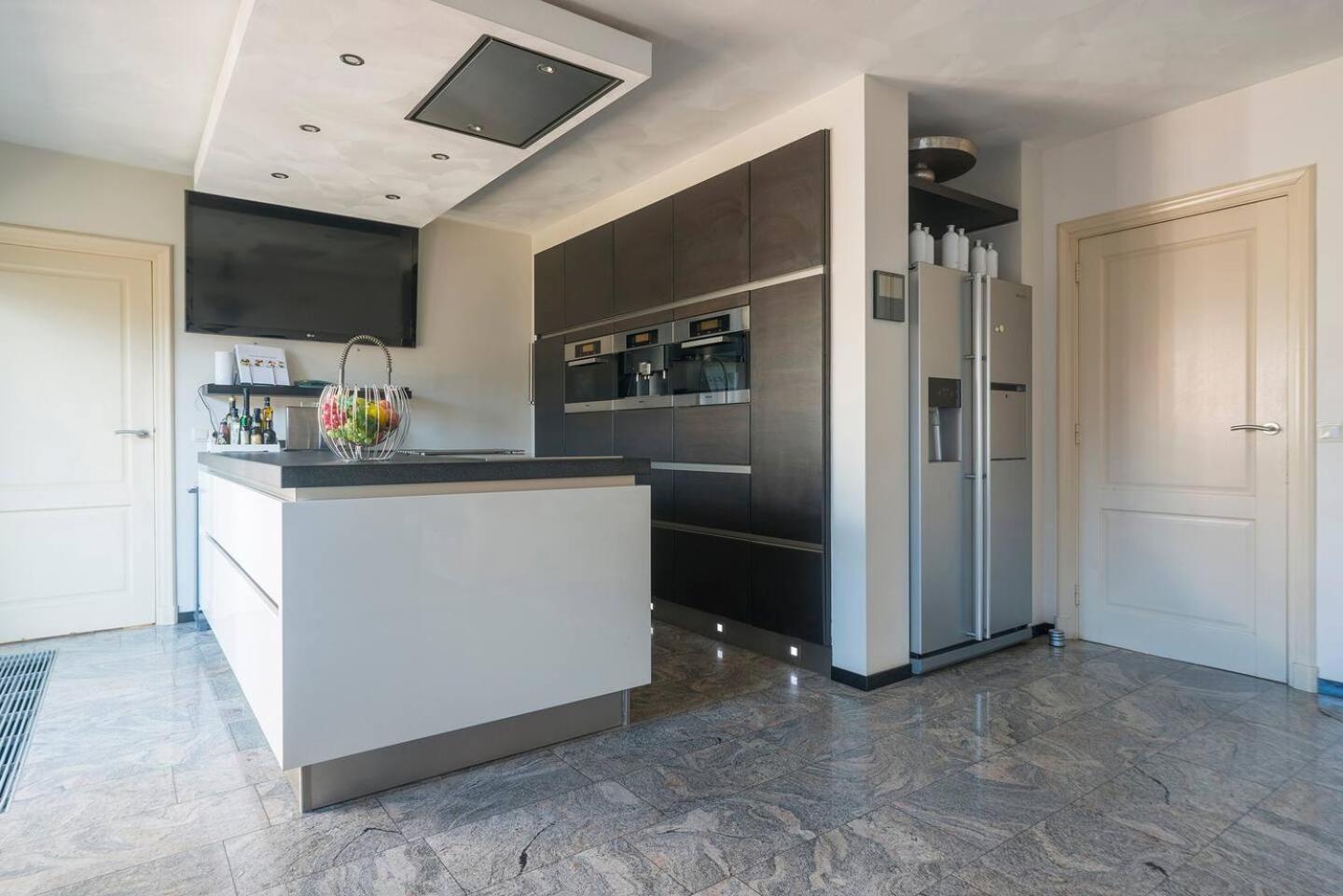 Xxl House With Free Parking & 3 Bedrooms 튈뷔르흐 외부 사진